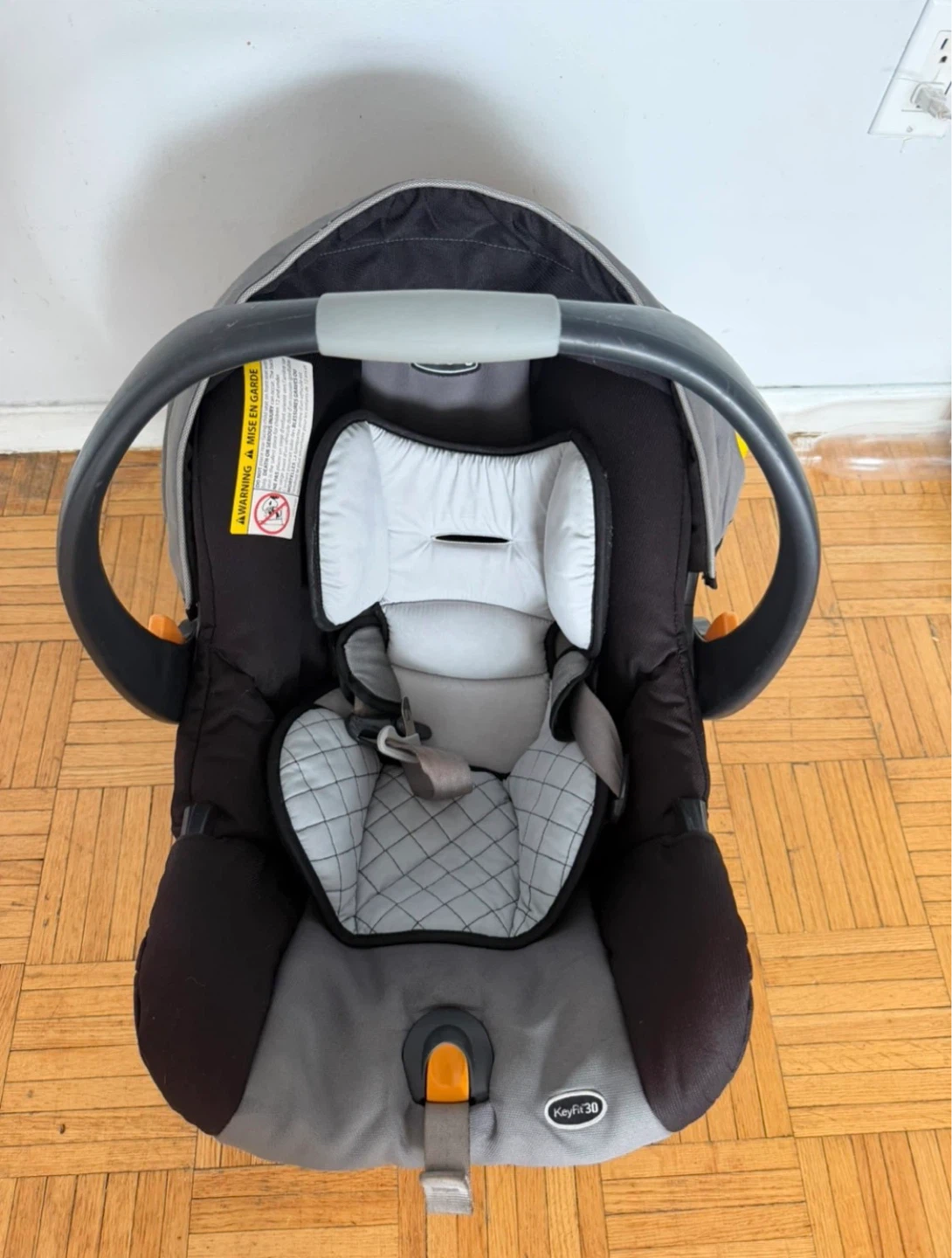 Chicco Keyfit 30 Infant Car Seat with Base