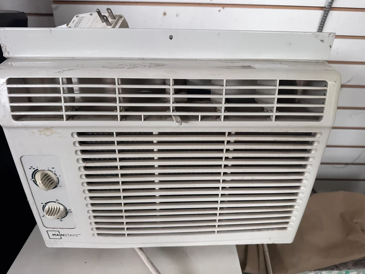 Window-type Air Conditioner