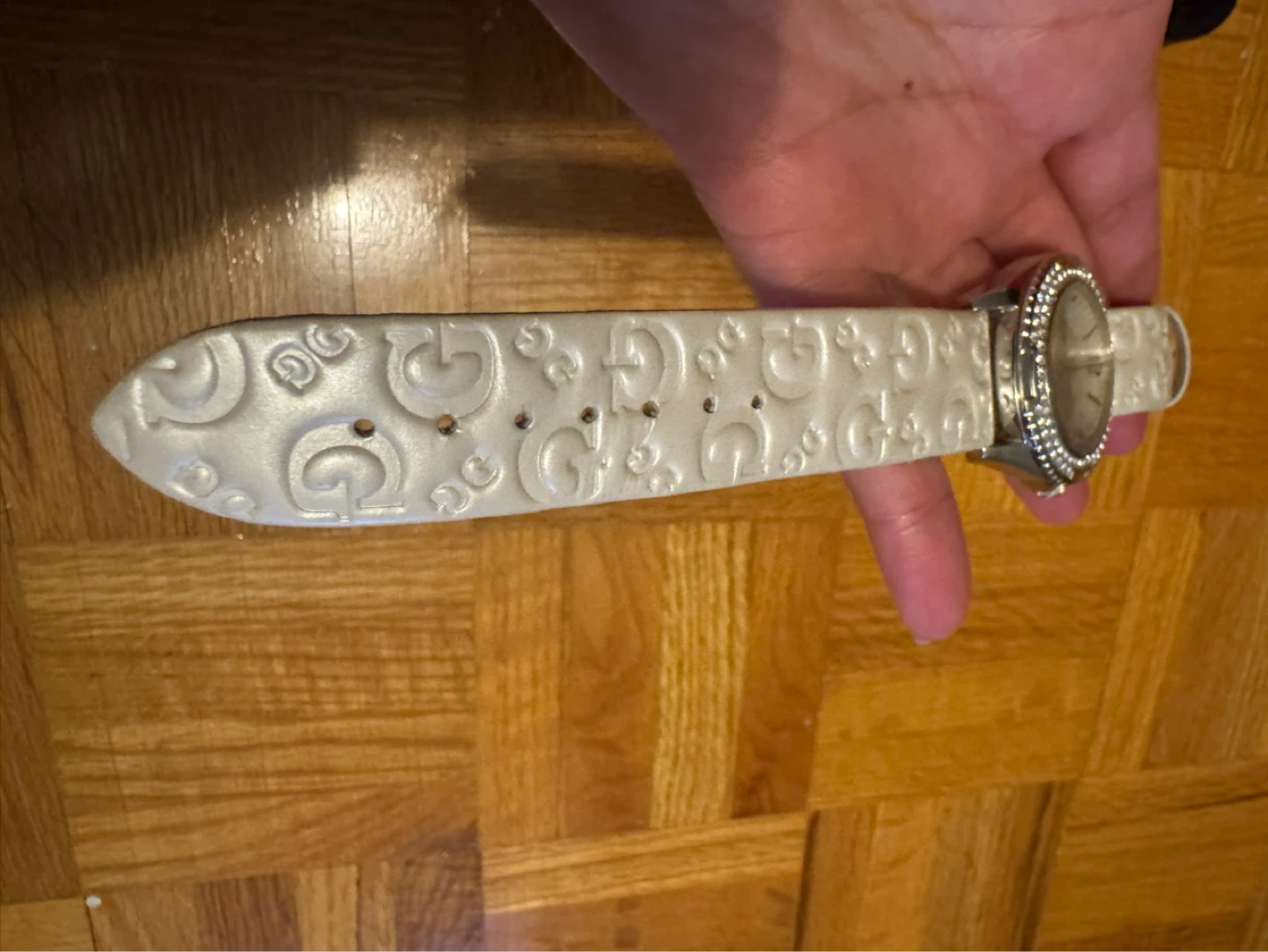 Guess Ladies Watch - White Embossed Strap - photo 3