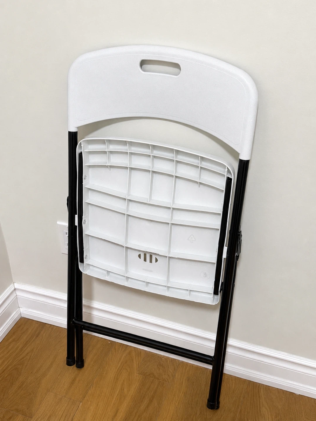 Set of 2 White Folding Chairs - photo 5