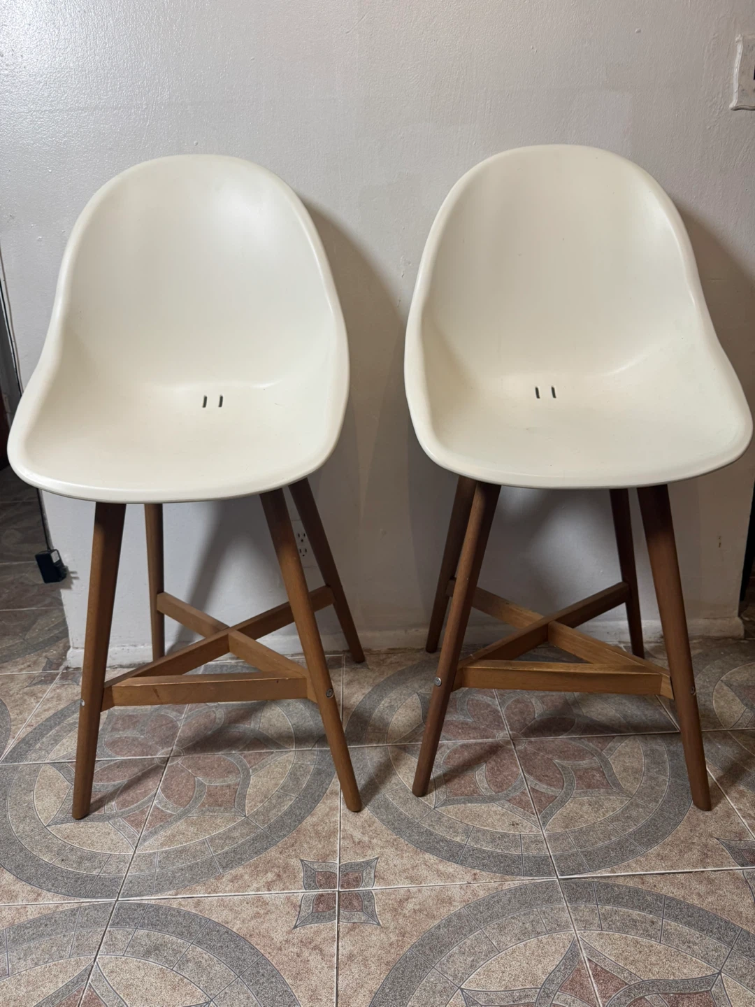 Set of 2 White Bar Stools with Wood Legs