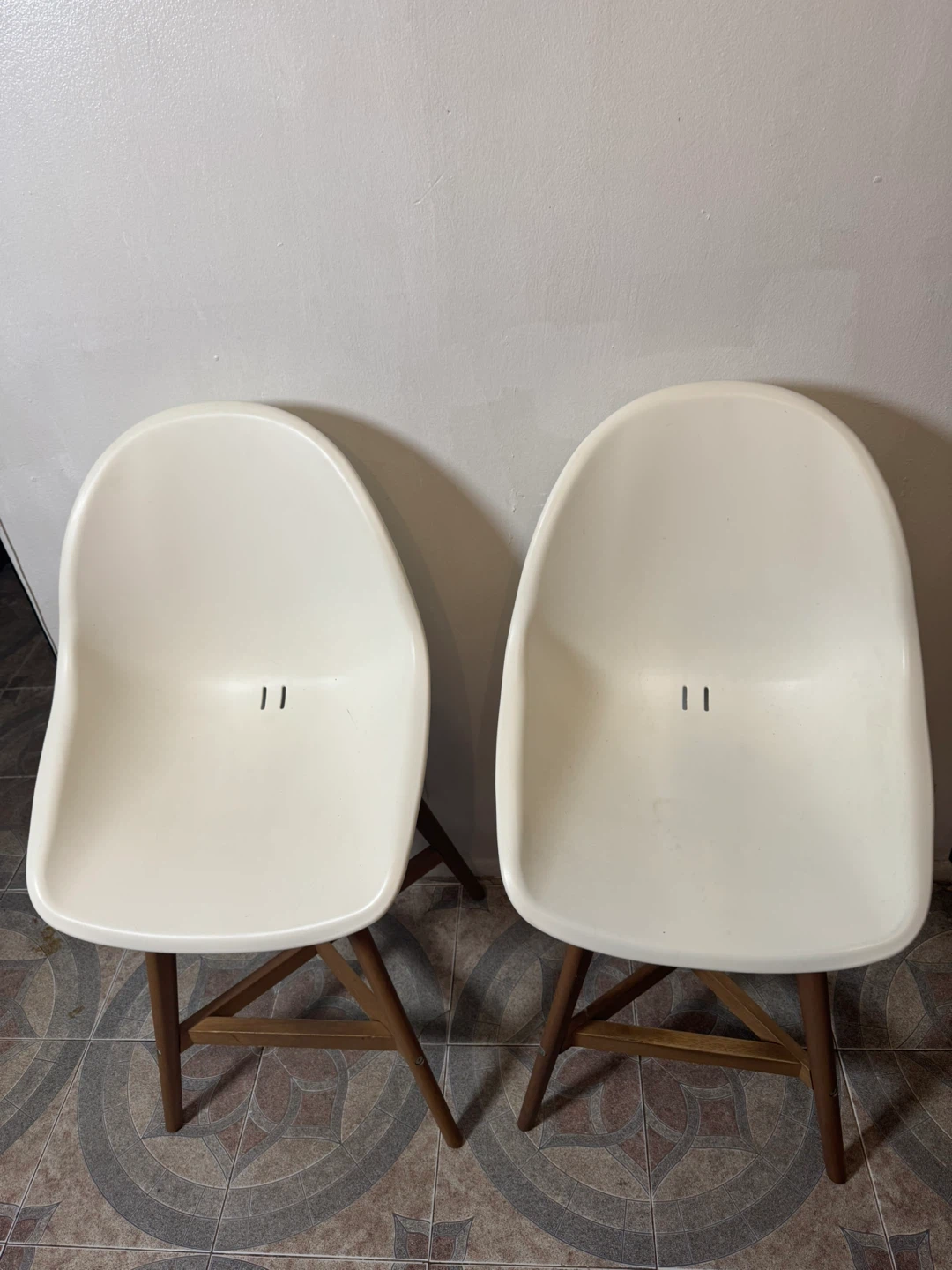 Set of 2 White Bar Stools with Wood Legs - photo 4