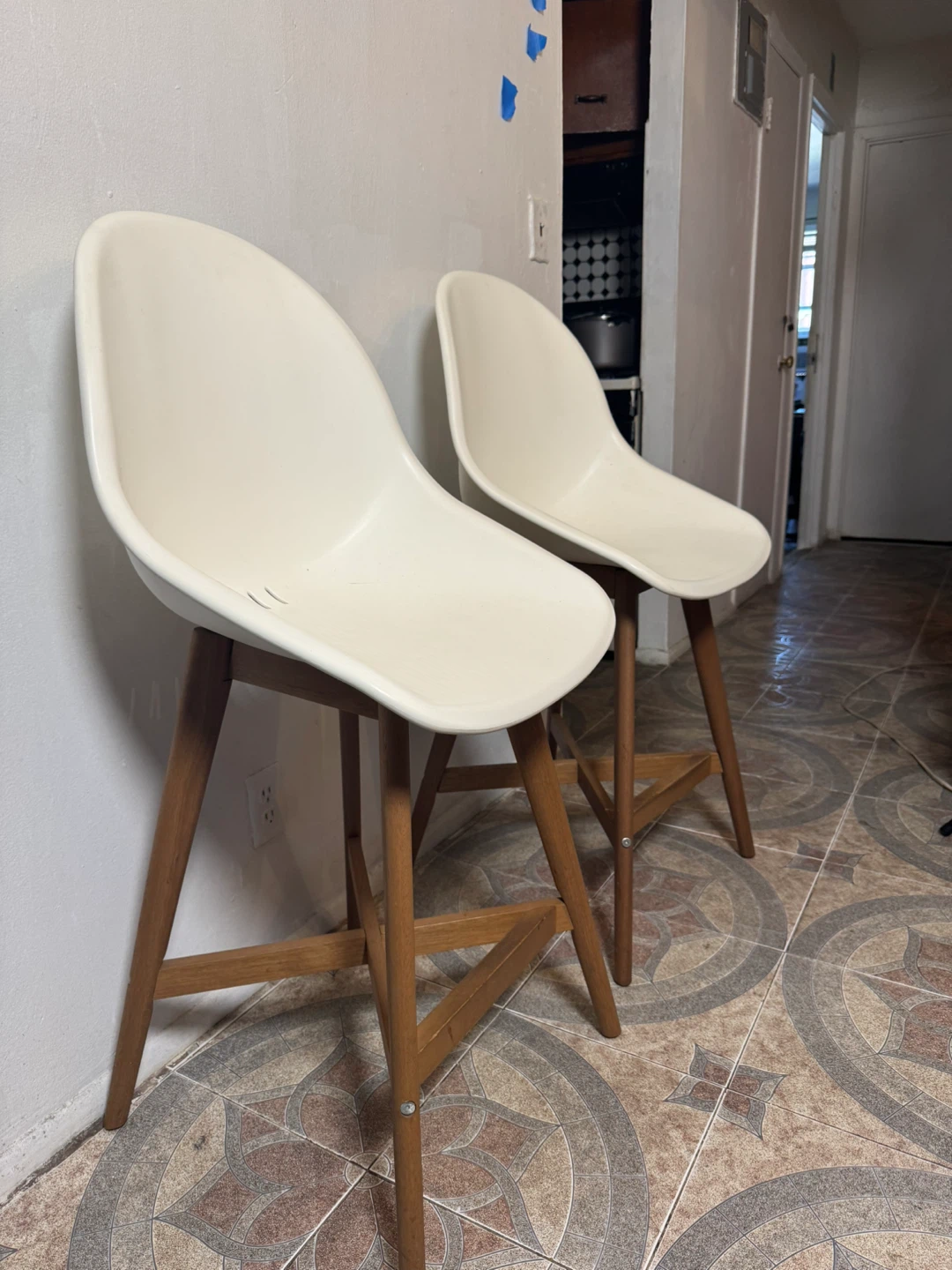 Set of 2 White Bar Stools with Wood Legs - photo 2