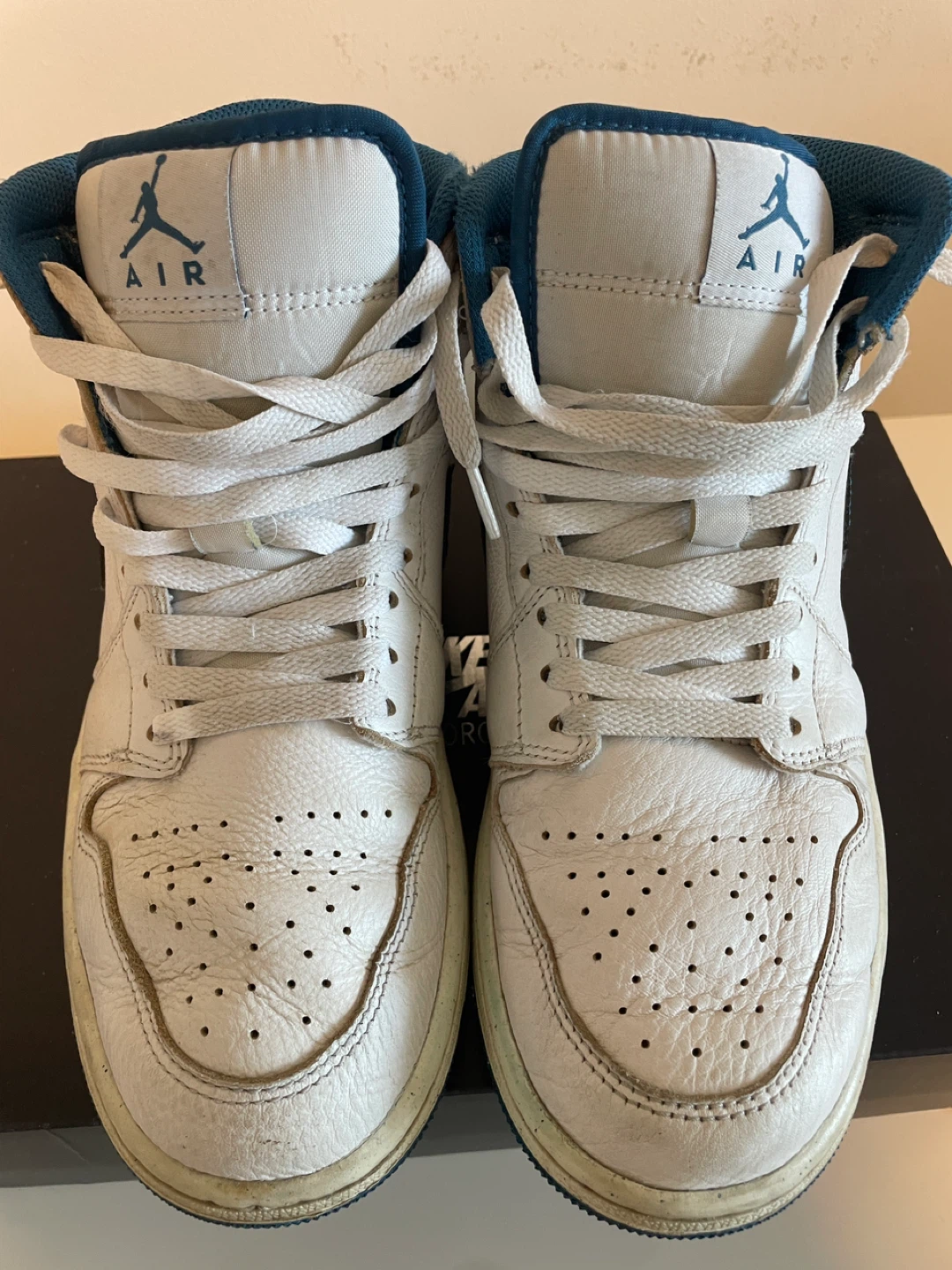Jordan 1 Mid SE White Blue