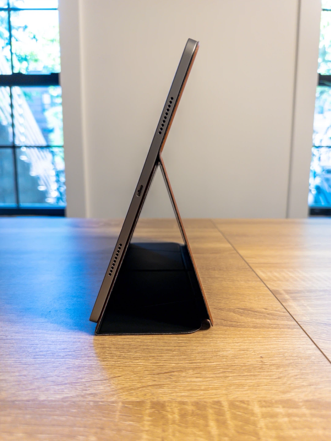 iPad Pro 12.9” 6th Gen + Apple Pencil Gen 2 + Moft Stand - photo 3