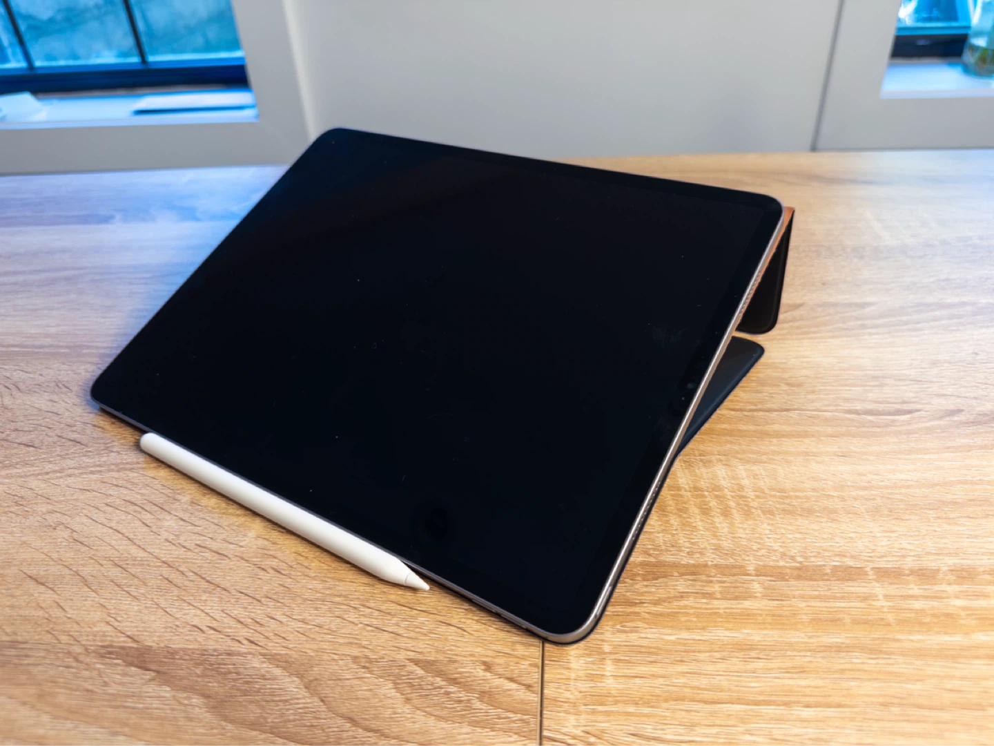 iPad Pro 12.9” 6th Gen + Apple Pencil Gen 2 + Moft Stand Cover - photo 4