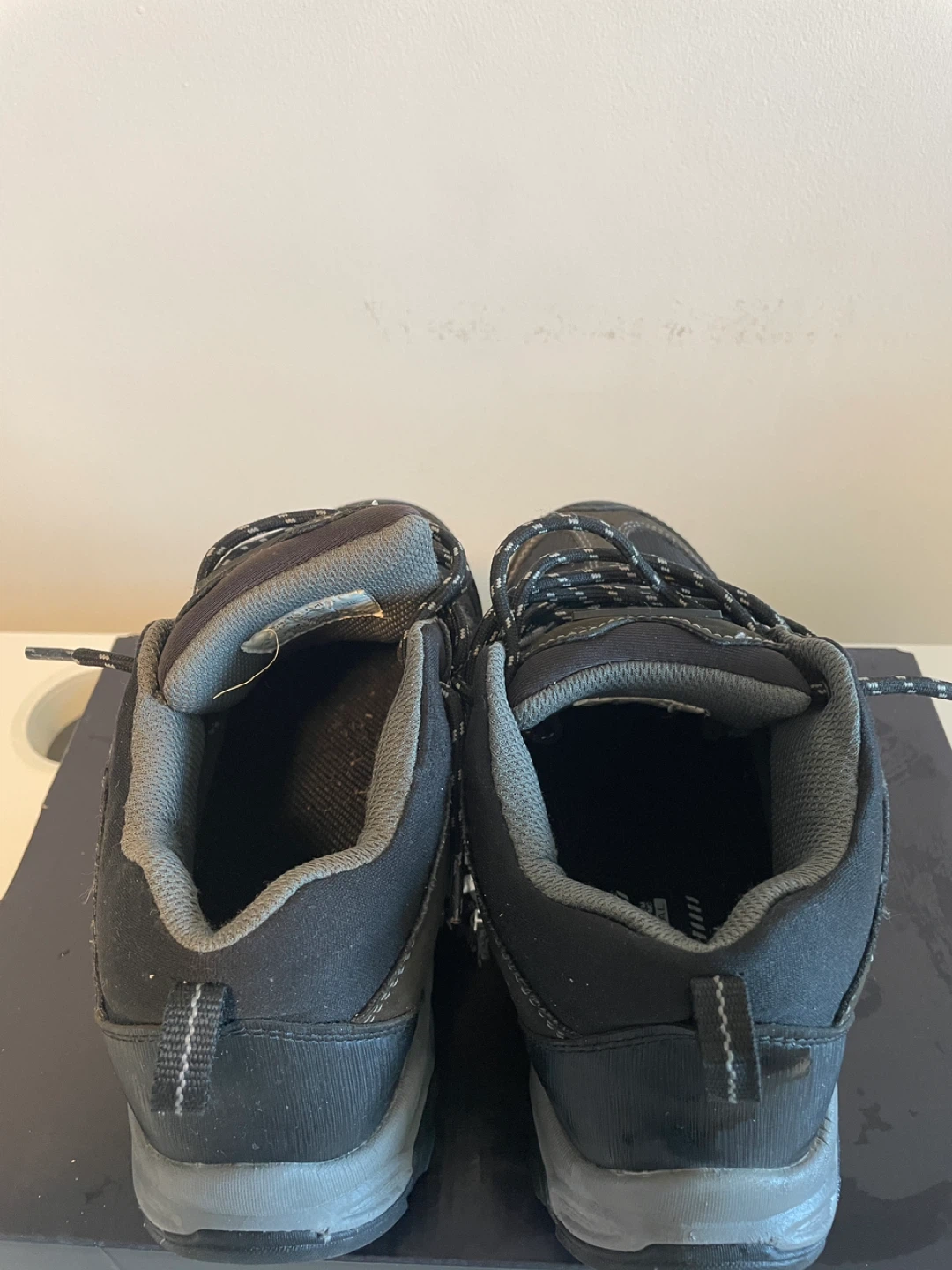 Hiking shoes - photo 3