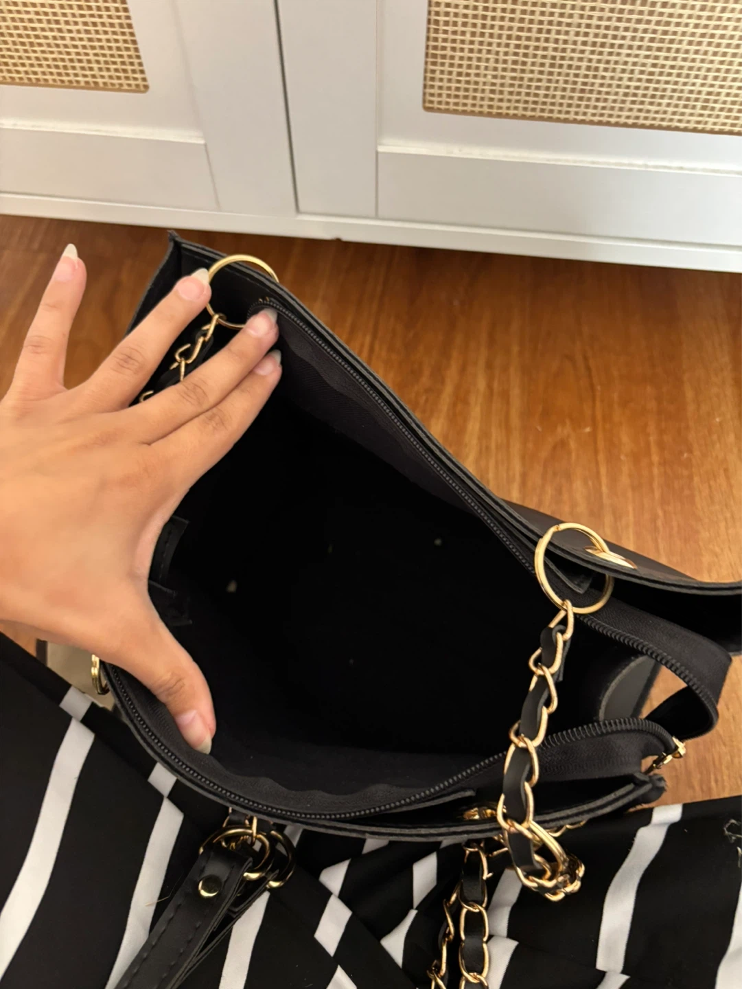 Black Quilted Tote Bag with Gold Chain Straps - photo 3