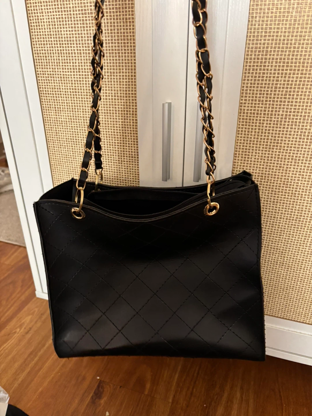 Black Quilted Tote Bag with Gold Chain Straps - photo 4