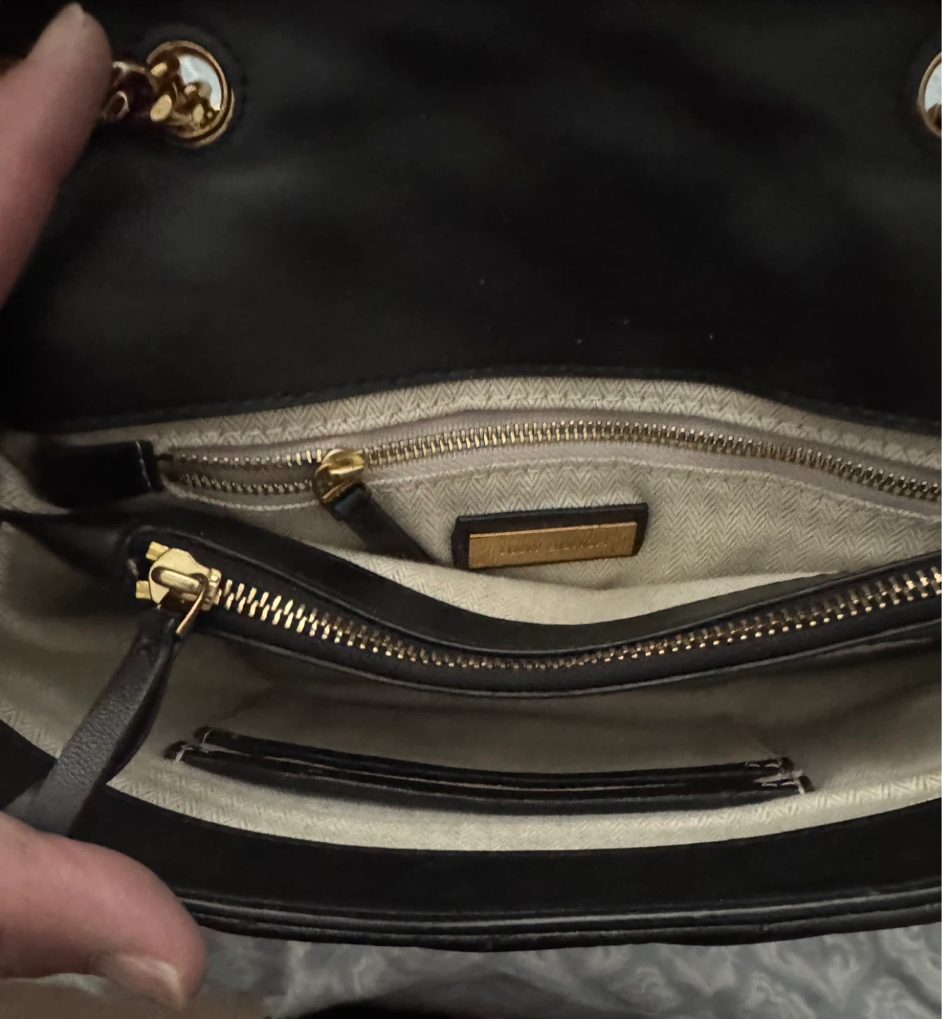 Authentic Tory Burch Black Chevron Leather Shoulder Bag - photo 4