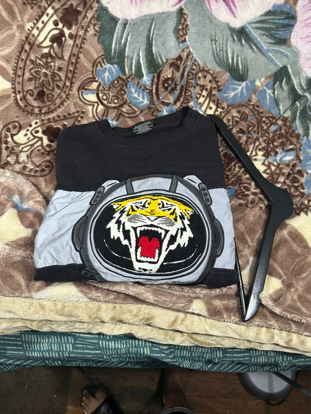 Black Crewneck Sweatshirt with Tiger Astronaut Graphic - photo 5