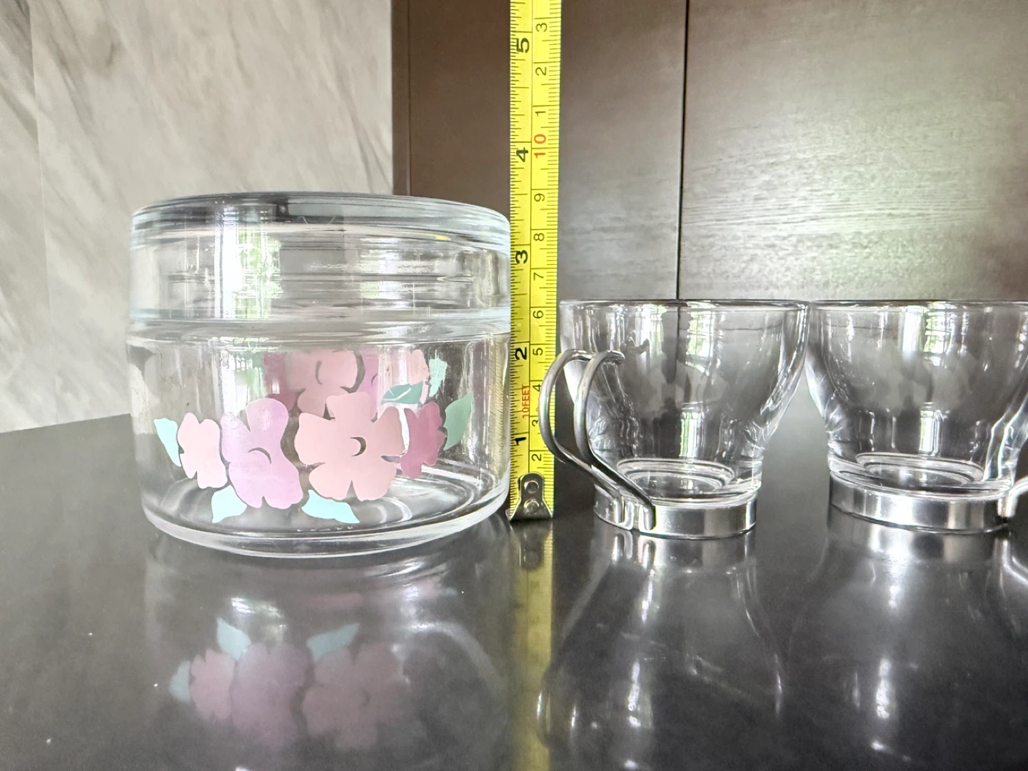 Glass jar with floral design and 2 espresso cups - photo 3