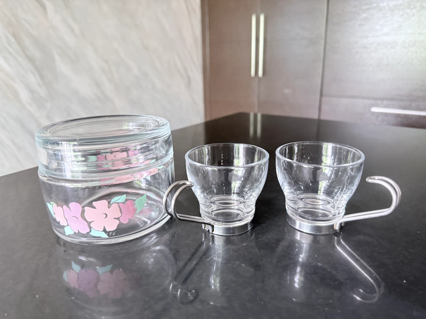 Glass jar with floral design and 2 espresso cups