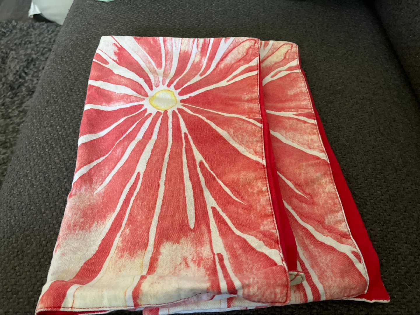 Red floral tea towel - photo 2