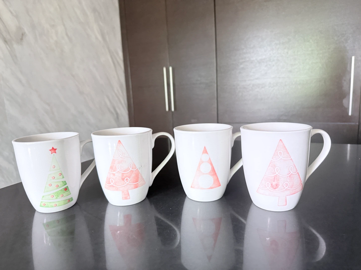 Set of 4 Christmas Tree Mugs