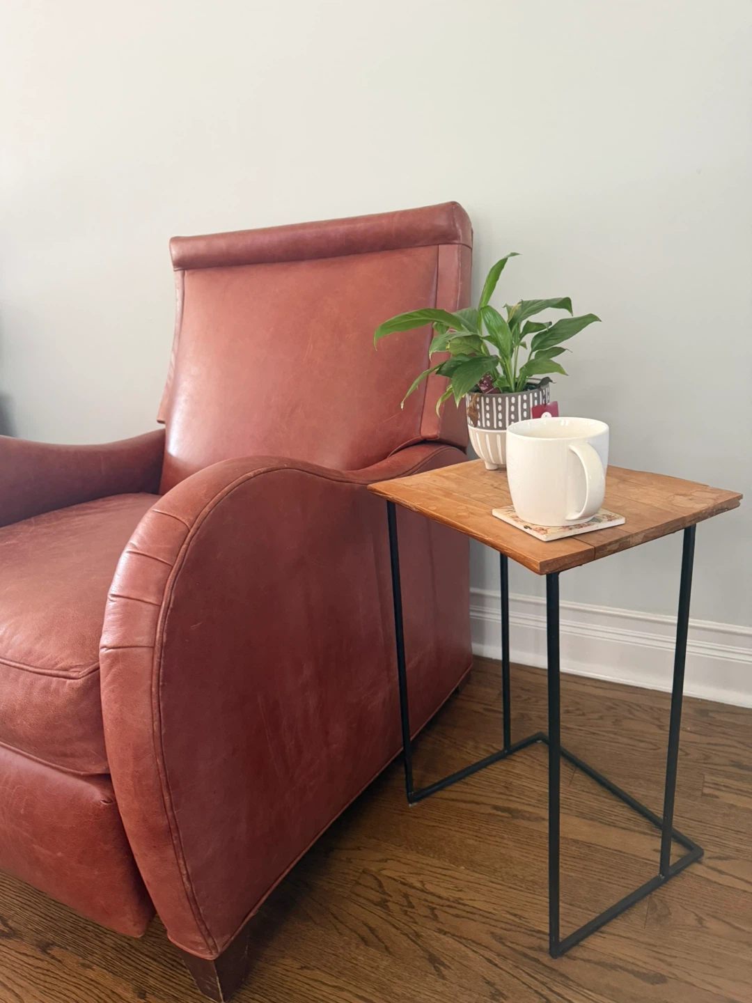 Brown Leather Recliner Armchair - photo 4