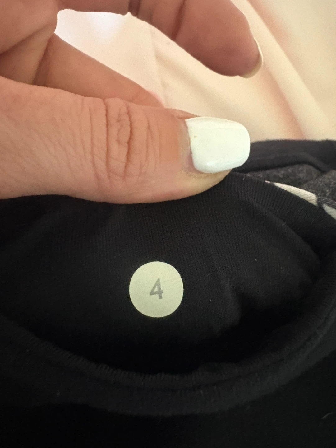 Lululemon Reverse Groove Shorts - Size 4 - photo 5