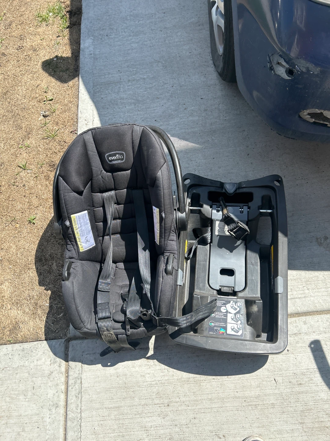 Evenflo Infant Car Seat with Base - photo 2