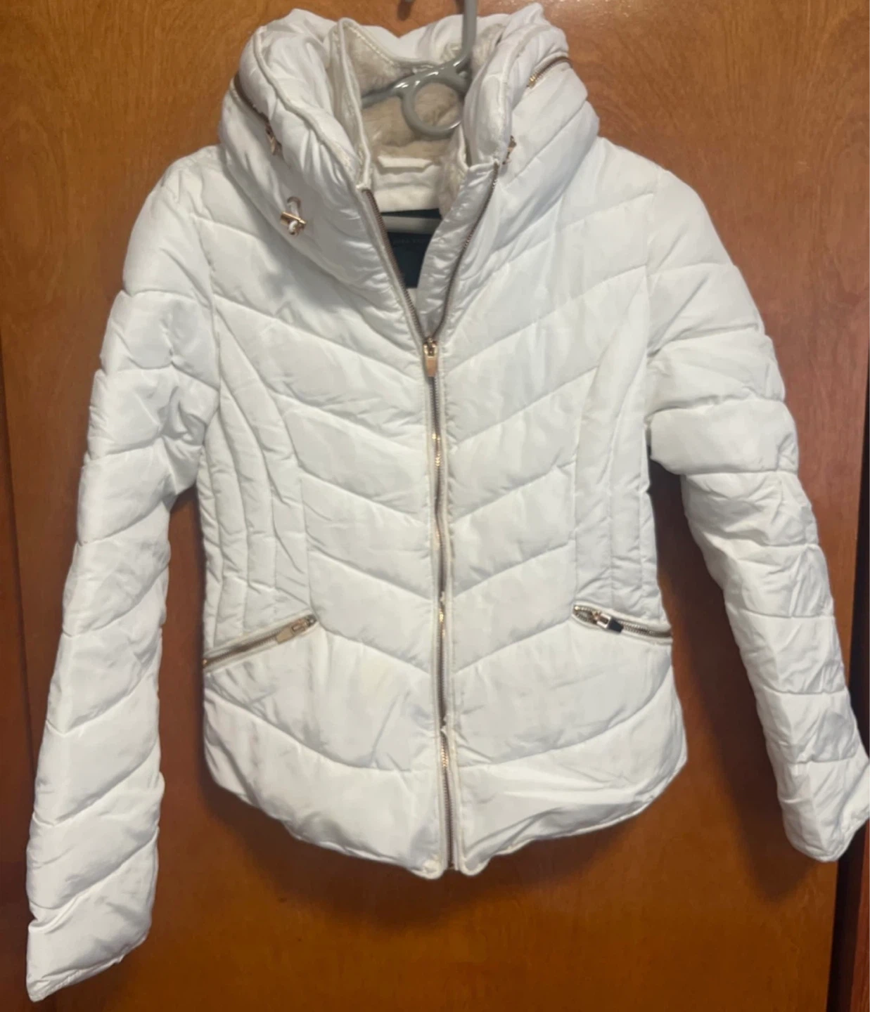 ZARA BASIC OUTERWEAR White Puffer Jacket Size M