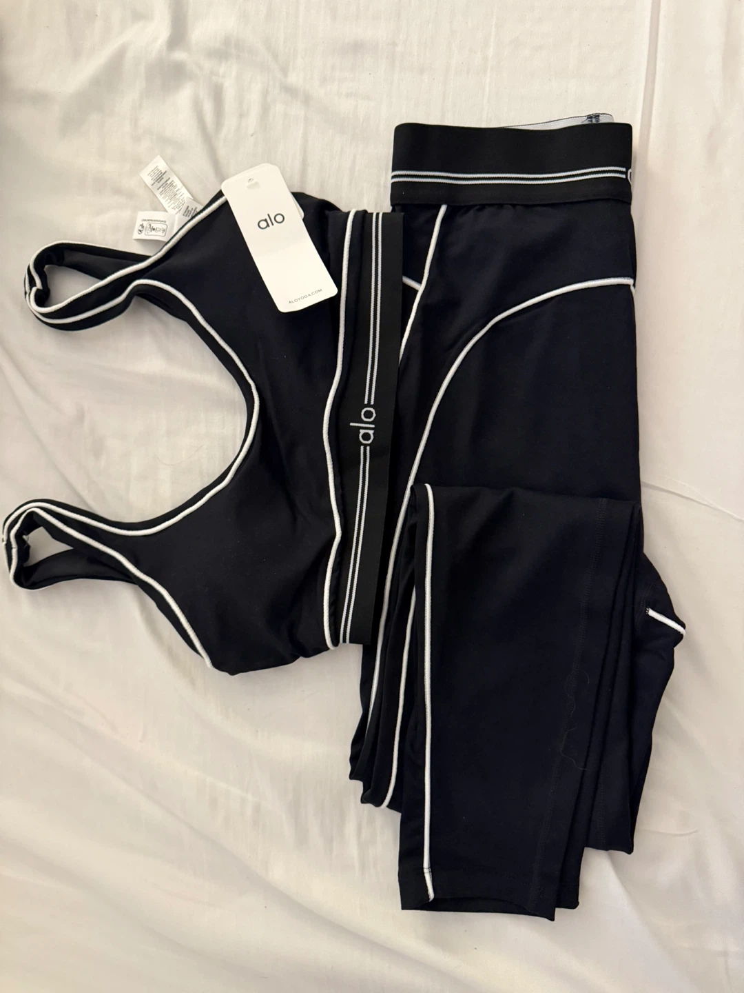 Alo Yoga Black White Trim Sports Bra & Leggings Set
