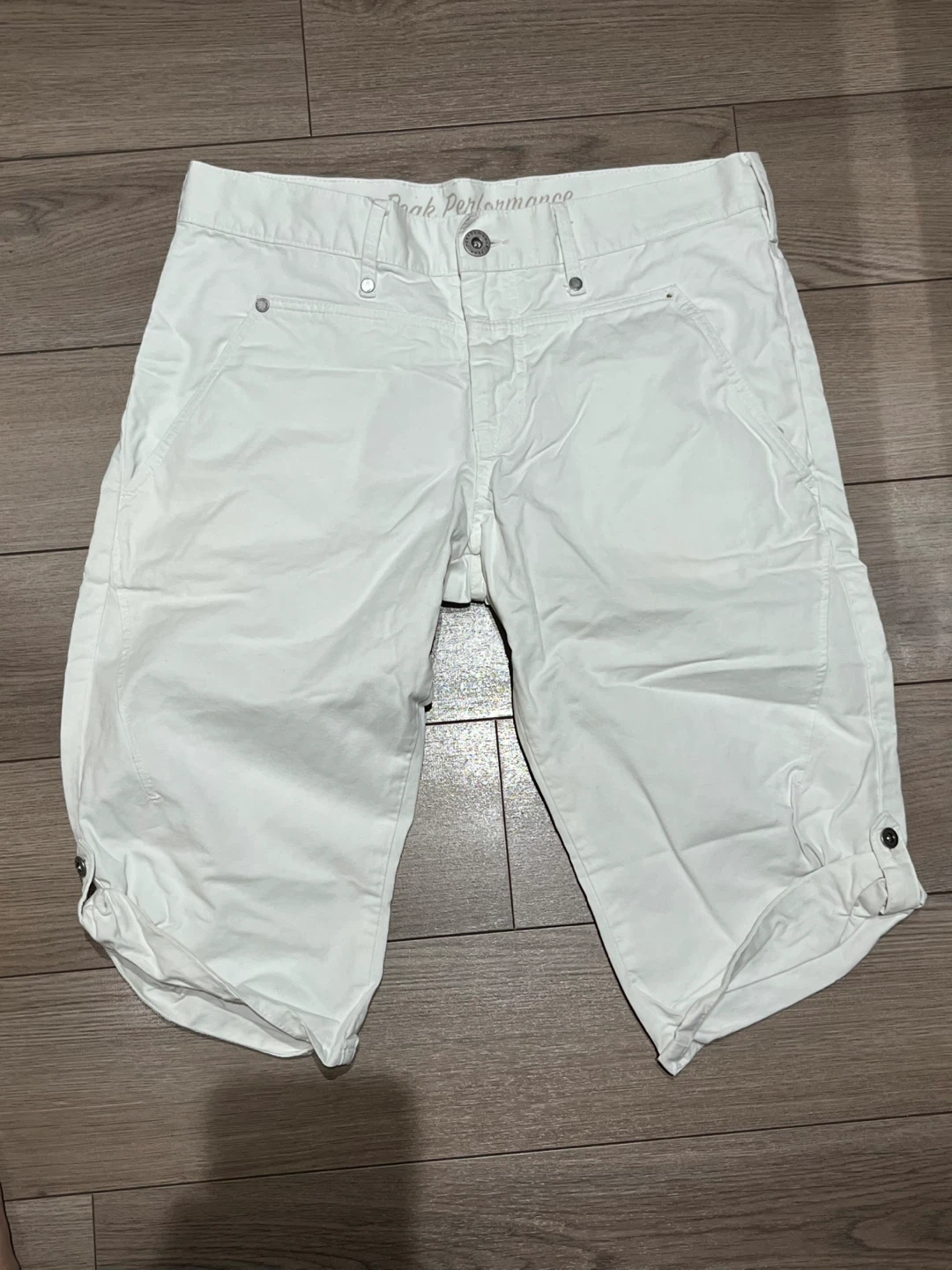 Peak Performance White Shorts Size 29