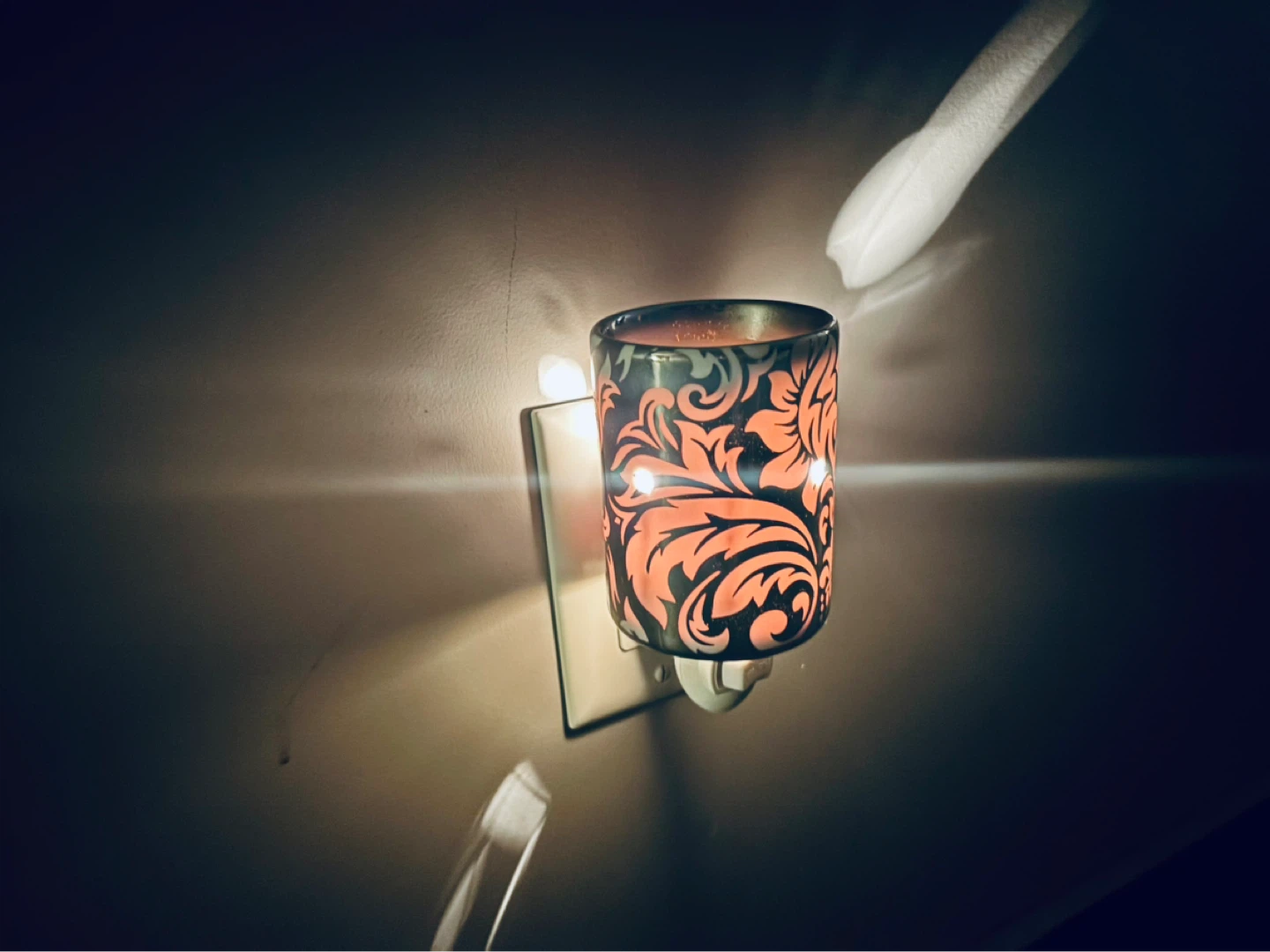 SCENTSY Plug-in Night Light Wax Warmer - photo 4
