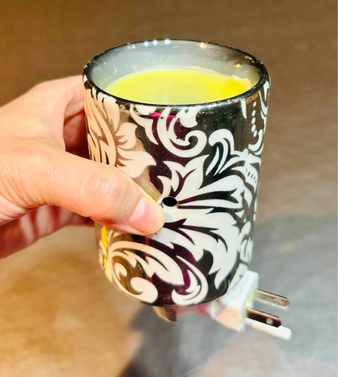 SCENTSY Plug-in Night Light Wax Warmer
