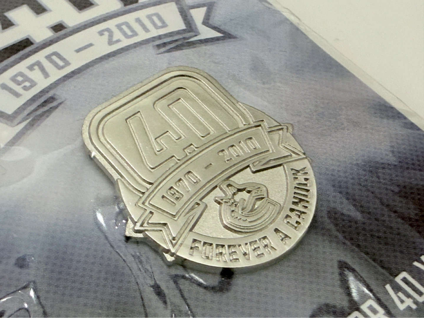 New Canucks 40th Anniversary 1970-2010 Commemorative Pin - photo 4