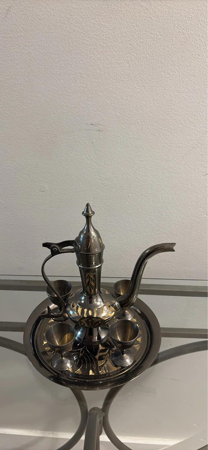 Dallah Coffee Pot with 4 Cups and Tray