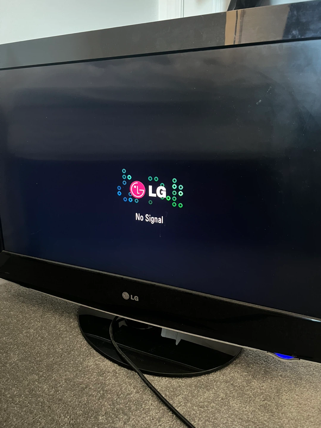 LG 32LH30 32-inch LCD TV - photo 2