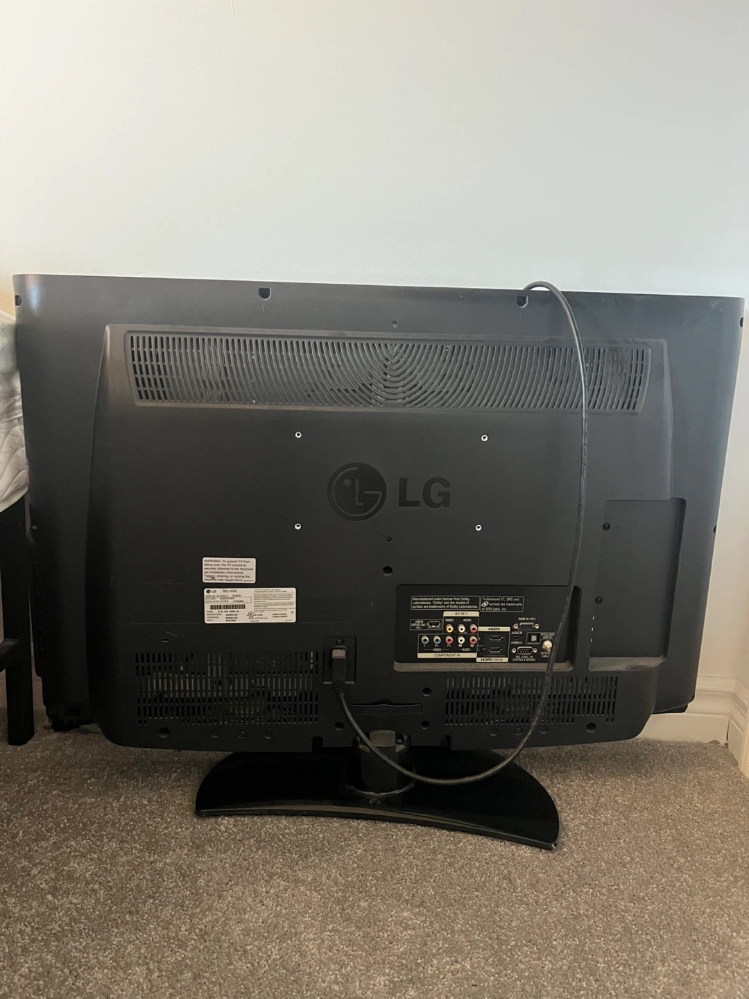 LG 32LH30 32-inch LCD TV - photo 3