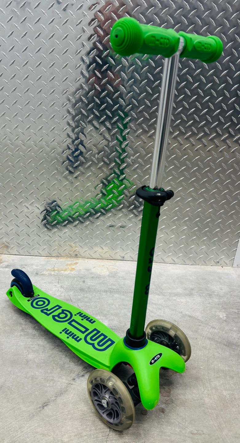 Micro Mini Deluxe Scooter - Green - photo 2