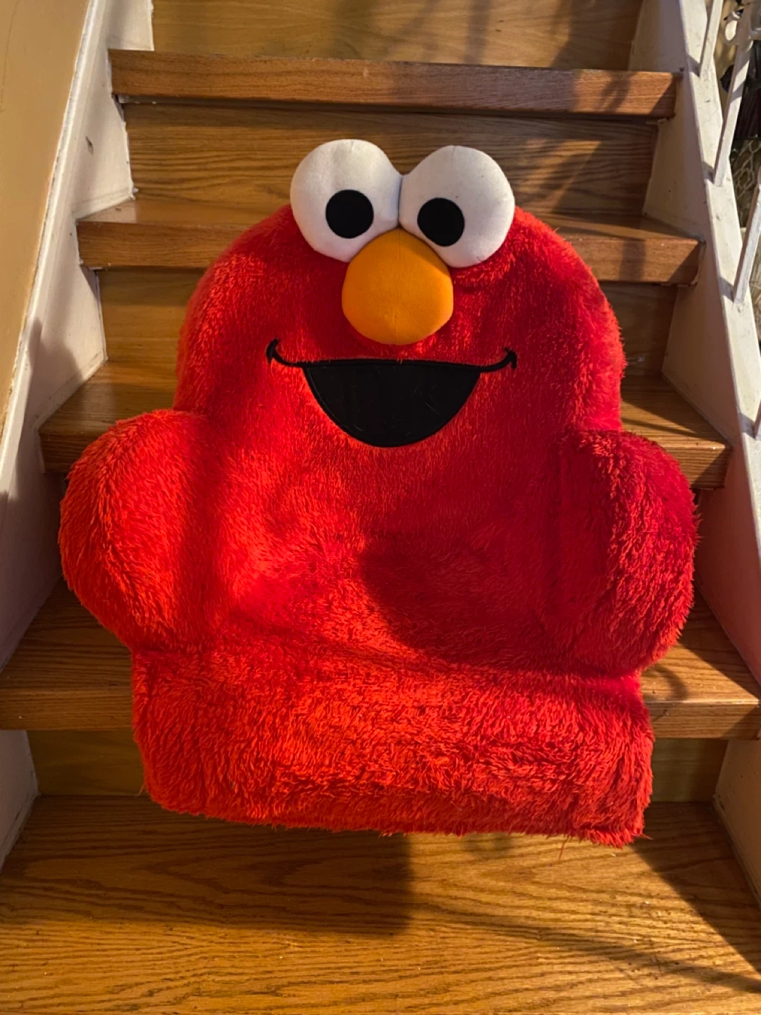 Sesame Street Elmo Giggle and Shake Chair. Great condition!