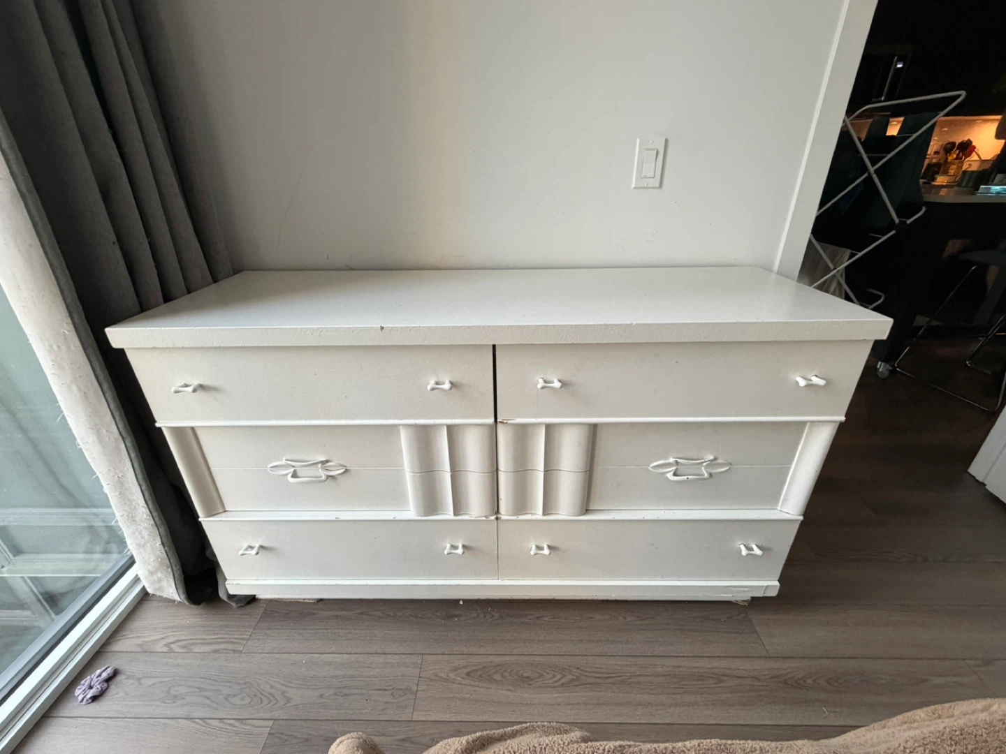 White 6-Drawer Dresser