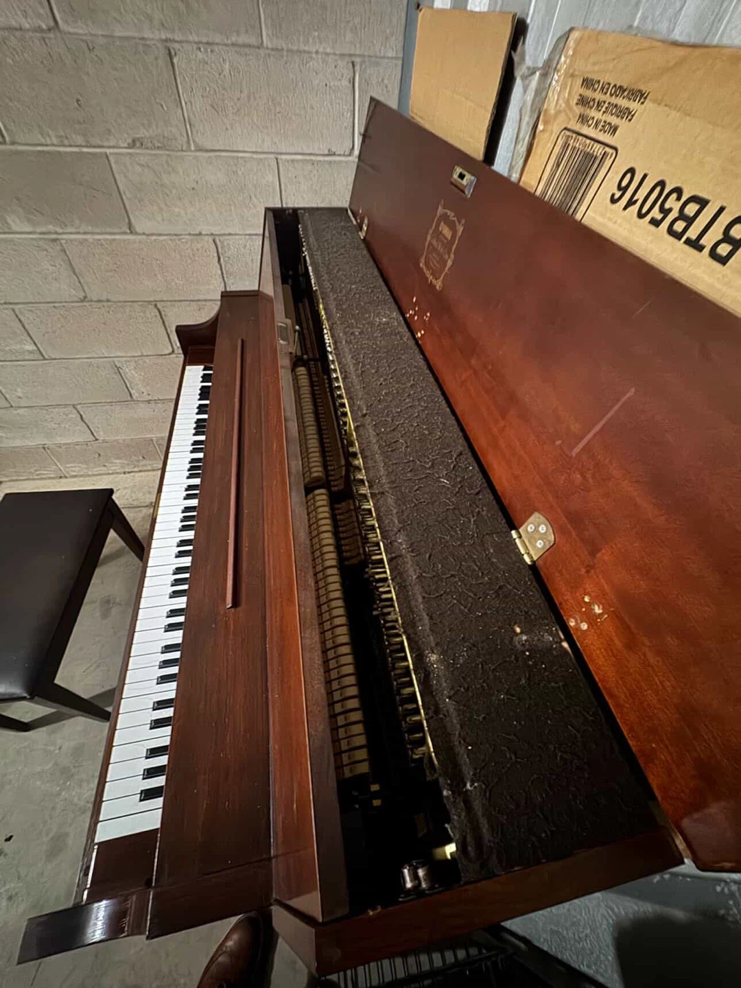 Yamaha Upright Piano - photo 3