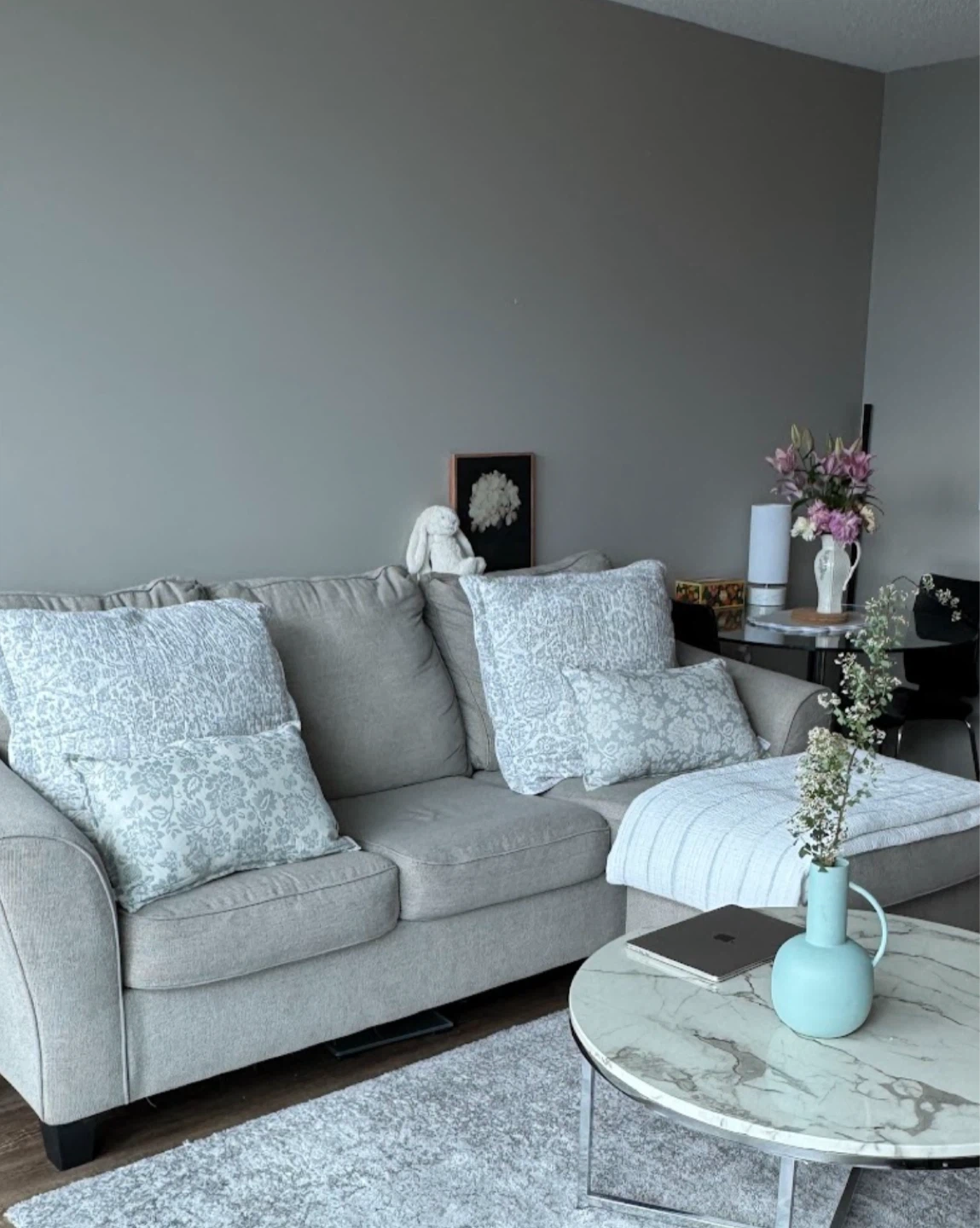 Kestrel Sofa Chaise with pillows