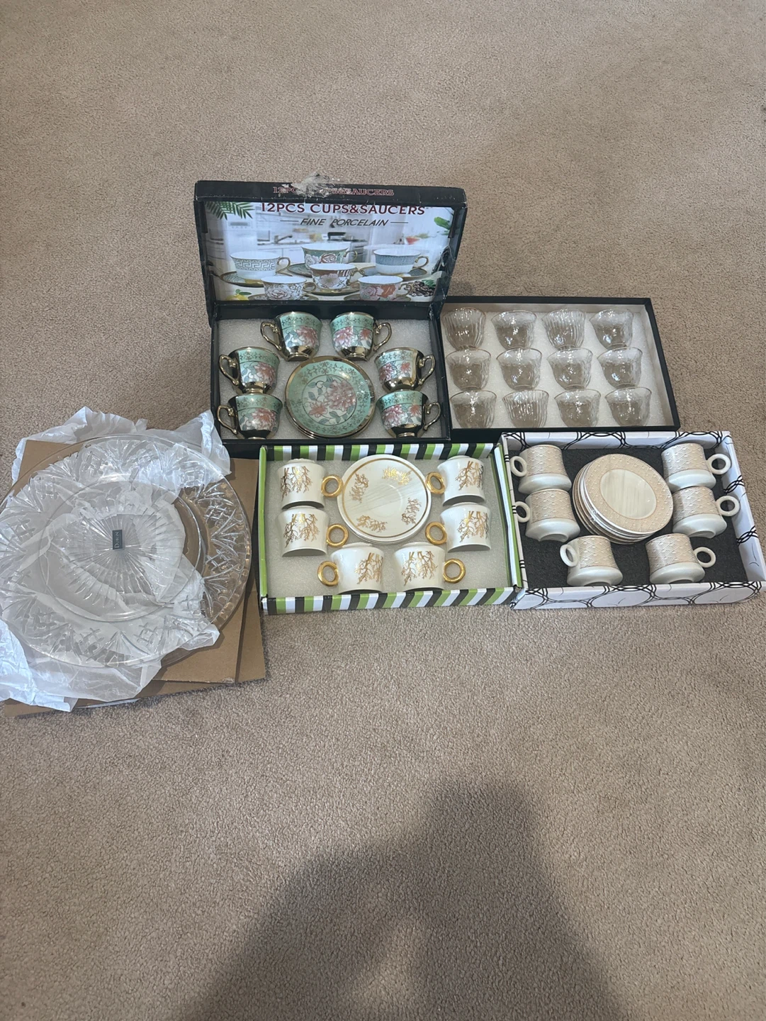 30 Piece Fine Porcelain Cups & 4 Saucers Set