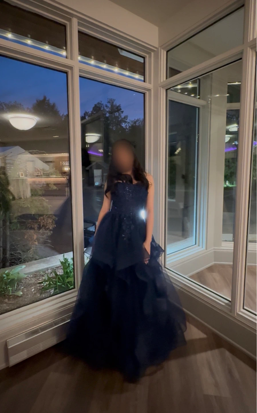 Selling prom dress! Original price $550 + tax. Selling for $360 - photo 2
