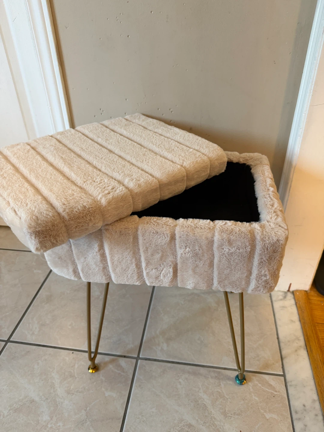 Faux Fur Storage Ottoman-Brand New - photo 2
