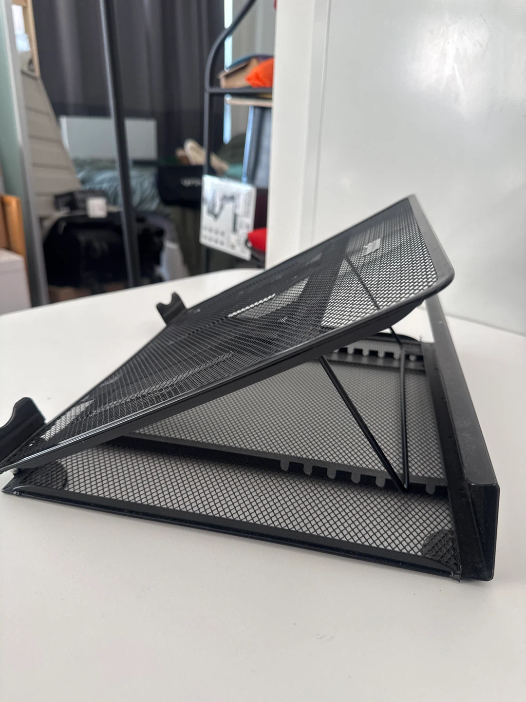 Amazon Basics Laptop Cooling Stand - photo 3