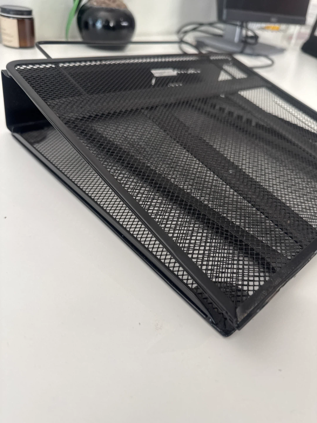Amazon Basics Laptop Cooling Stand - photo 2