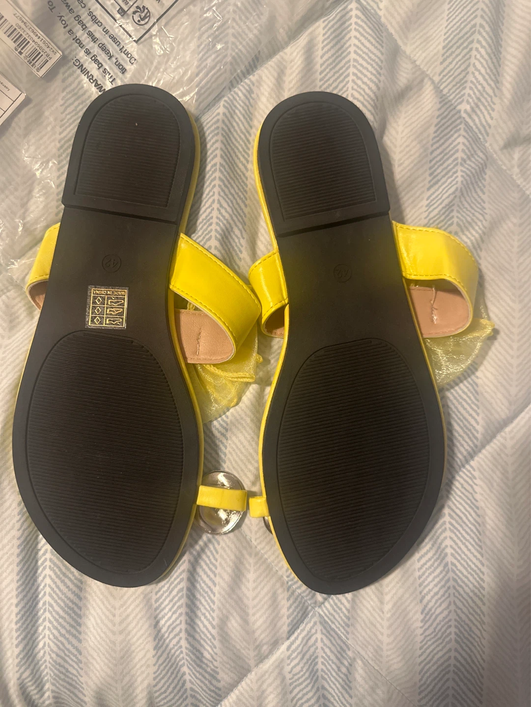Yellow Flat Sandals with Bow Accent - photo 2