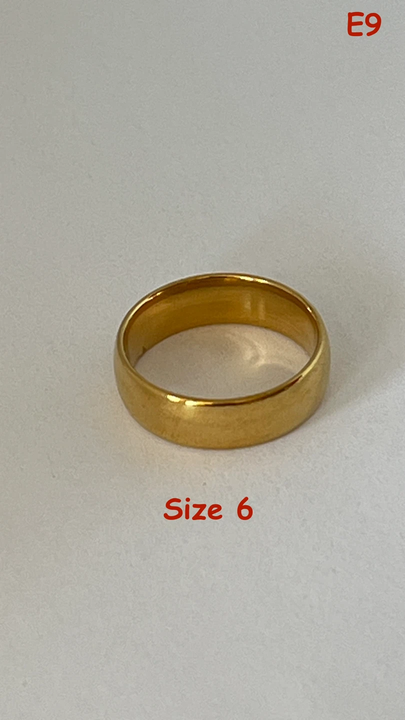 Gold coloured ring size 6