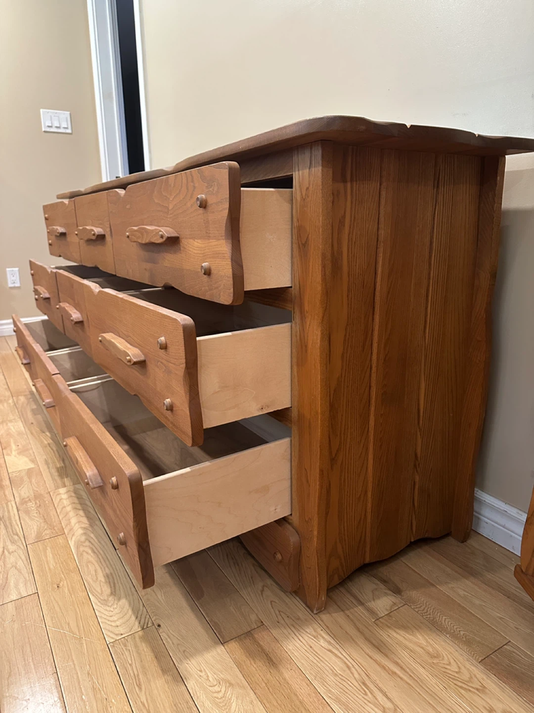 Beautiful Vintage JSP Solid Oak 9-Drawer Dresser (CAN DELIVER) - photo 4