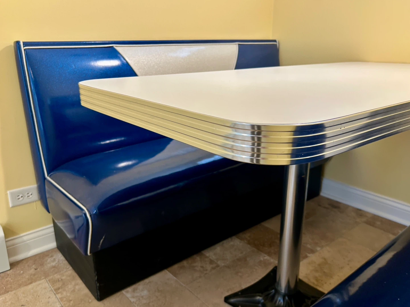 Retro Diner Booth and Table Set - photo 2