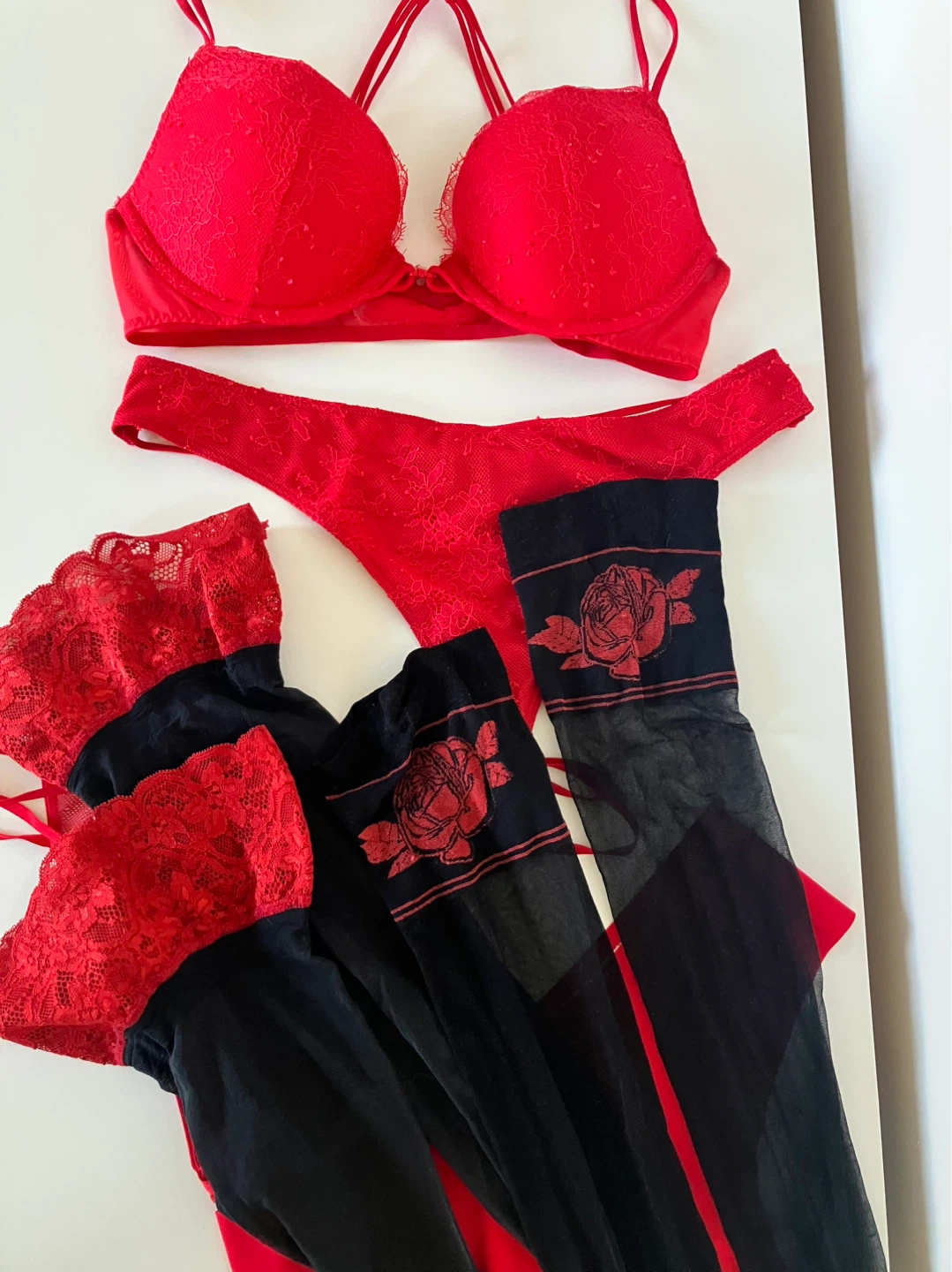 Victoria's Secret Red Lace Bra Set - photo 2