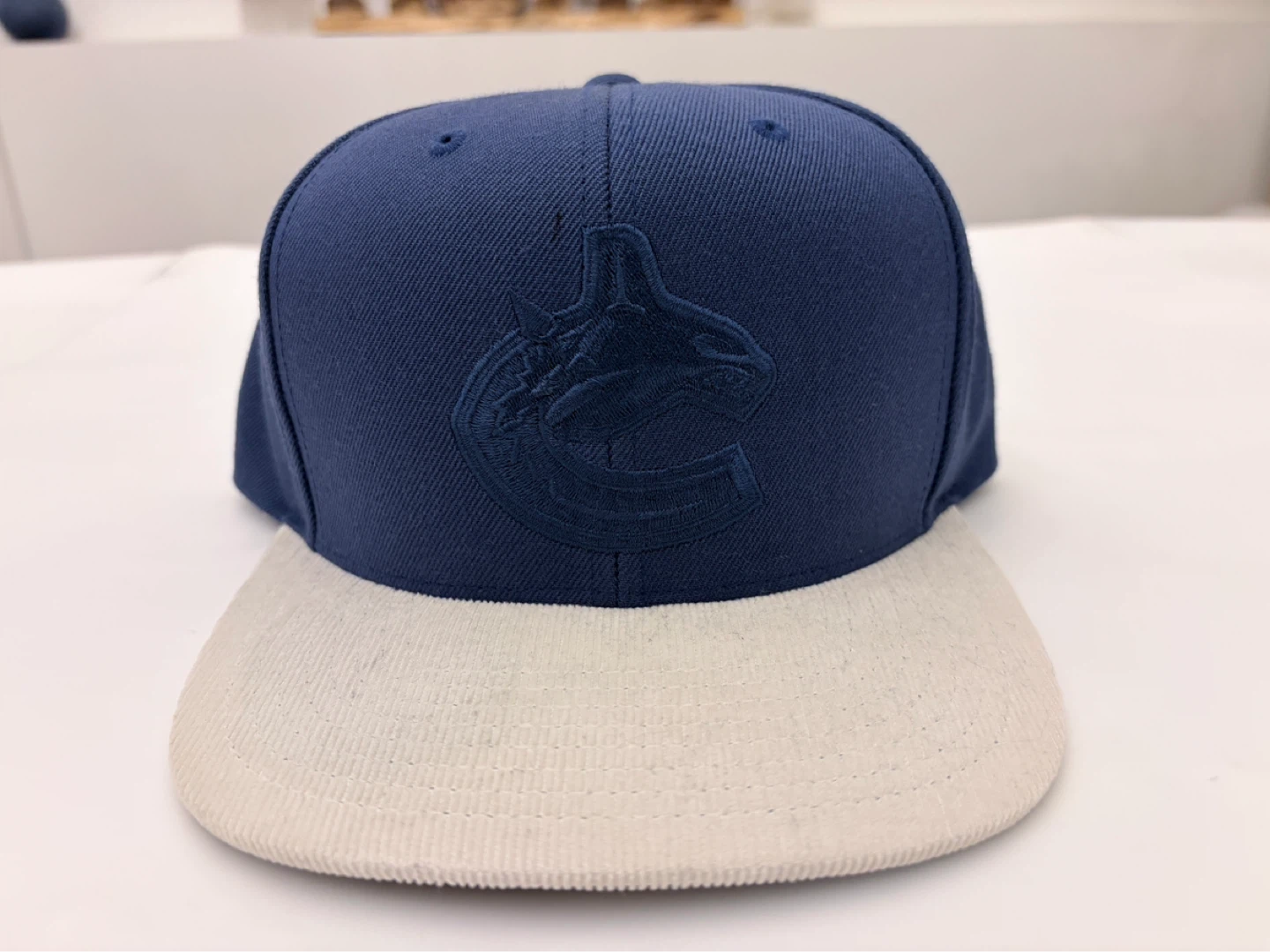 BNWT Vancouver Canucks Mitchell & Ness SnapBack Hat