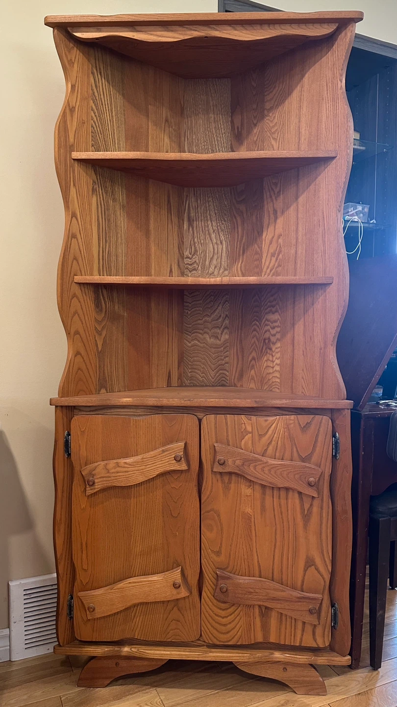 Beautiful Vintage Solid Oak Corner Cabinet (CAN DELIVER)