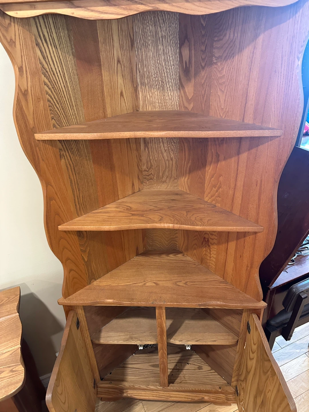 Beautiful Vintage Solid Oak Corner Cabinet (CAN DELIVER) - photo 3