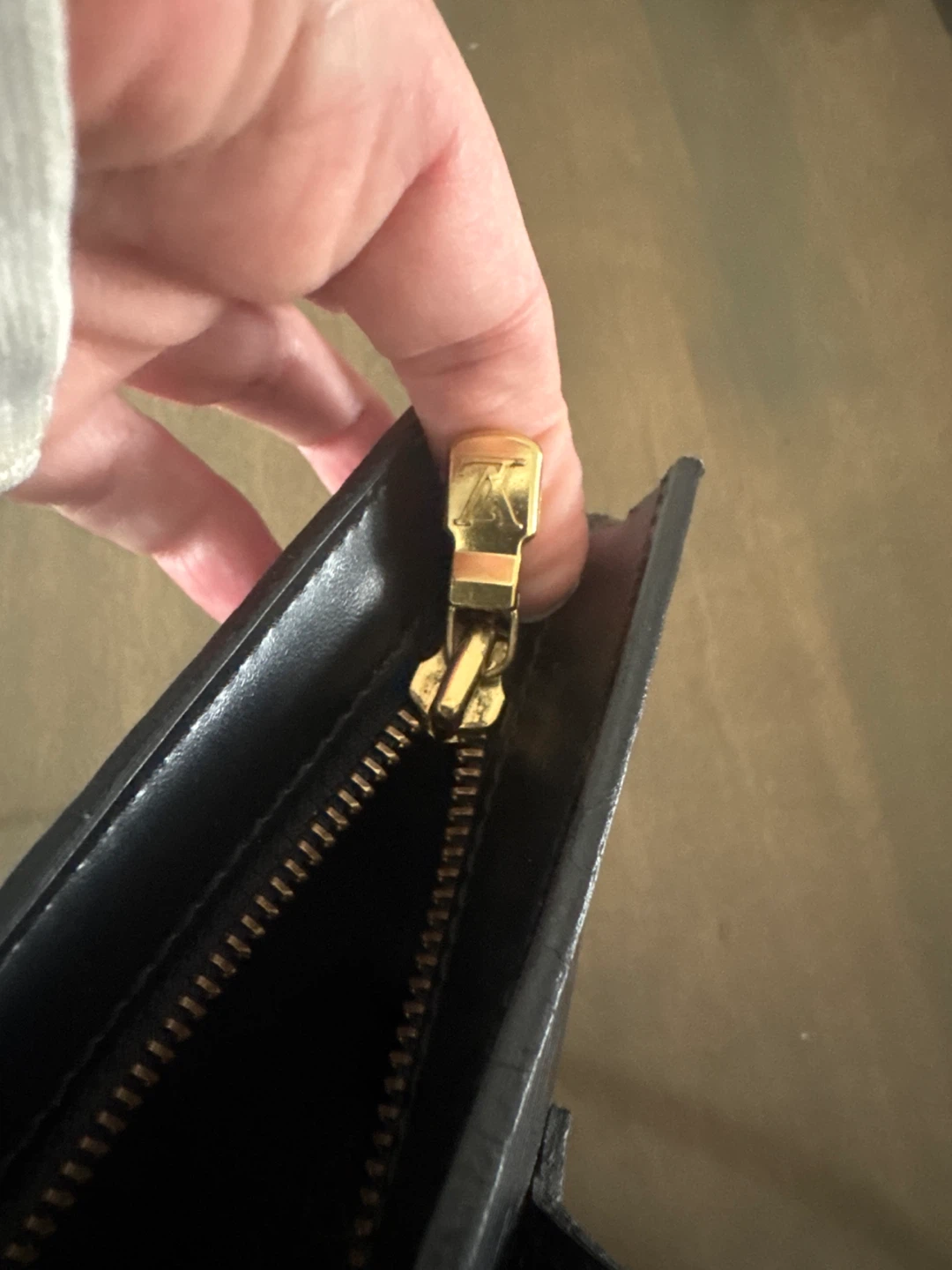 Louis Vuitton Epi Leather Tote Bag - photo 2